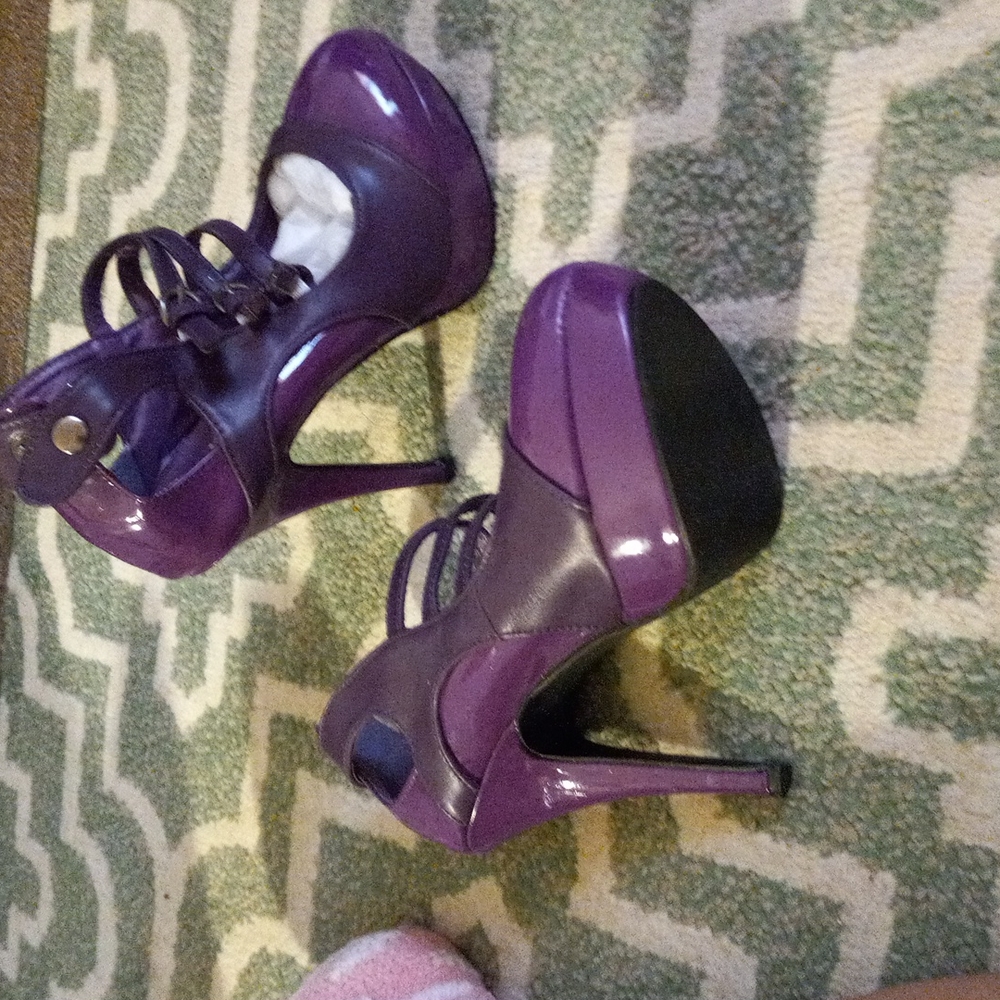 Shoes - Picture 2 of 2